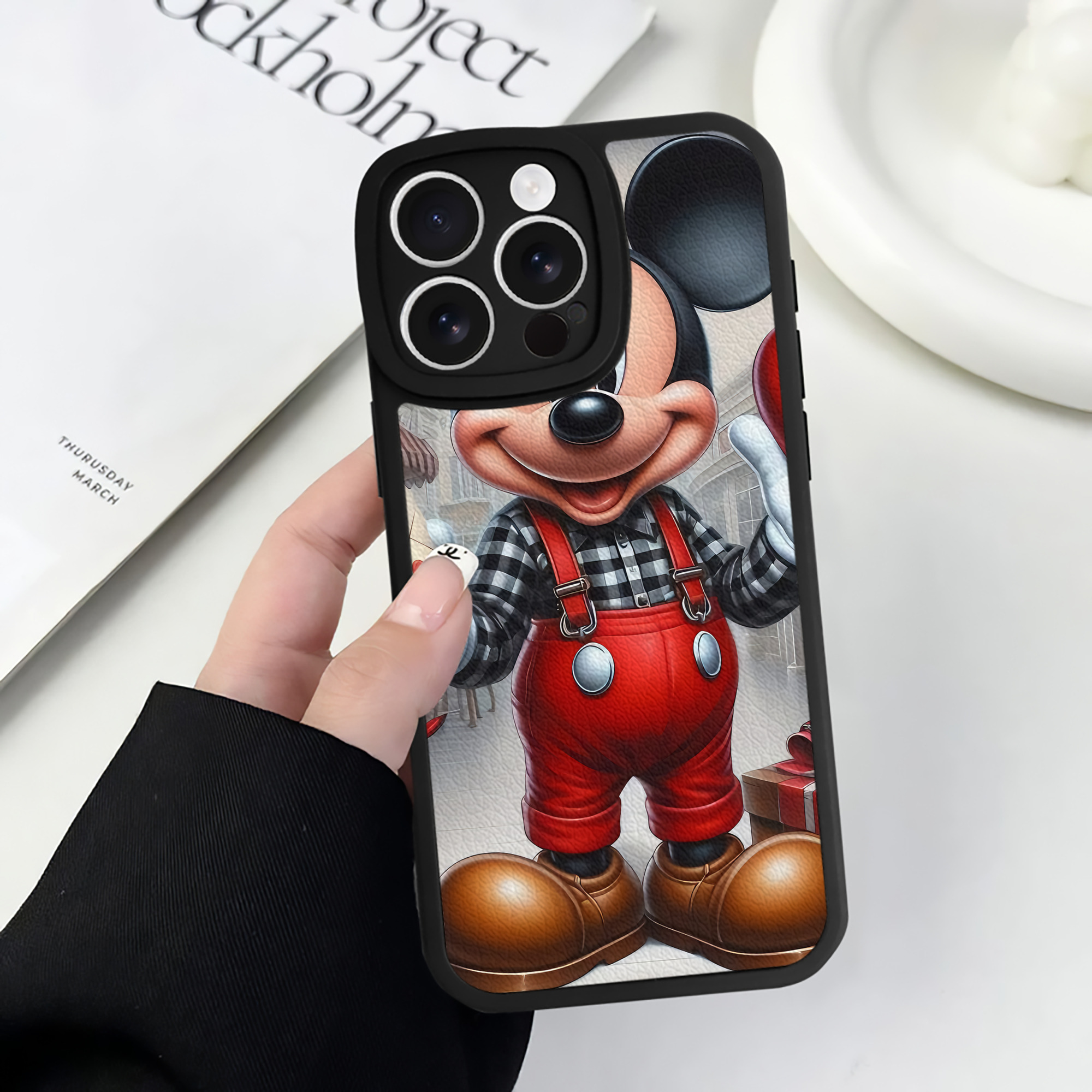 （画像用） ミッキーマウス Mickey Mouse 【iPhone 16シリーズ対応】シリコンスマホケース（レザー調） 材質：シリコン